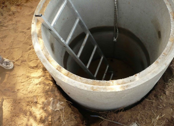 Kalová s rukama , jako nejjednodušší autonomní kanalizace venkovském domě